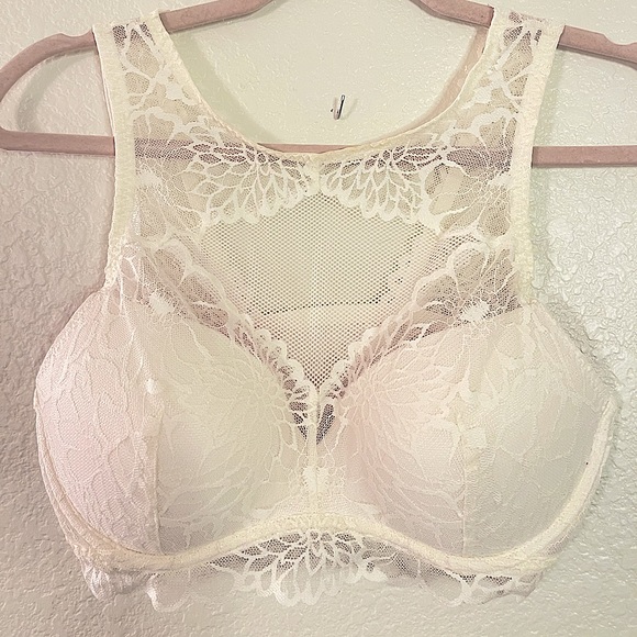 PINK Victoria's Secret Other - 🔴 EUC! PINK by Victoria’s Secret lace bralette w/ padding & underwire - Large
